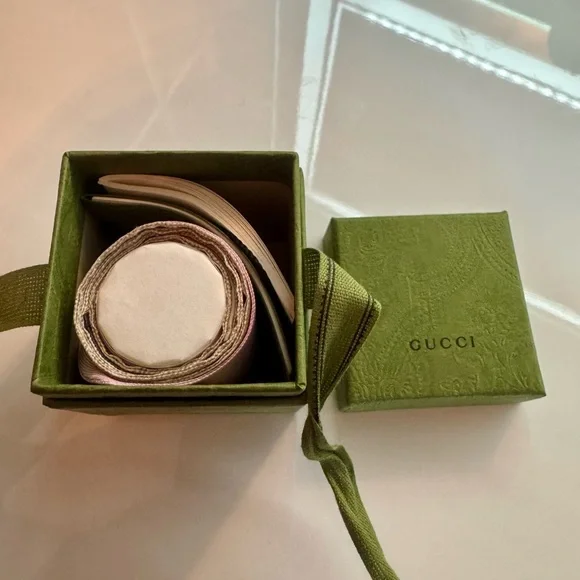 ✨ NWT Authentic Gucci Pink and Beige Silk Horsebity Scarf ✨ - Picture 3 of 8